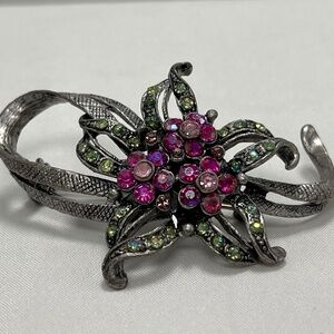 Vintage Starfish/Ribbon Brooch/Pin in Antiqued Silver Tone.